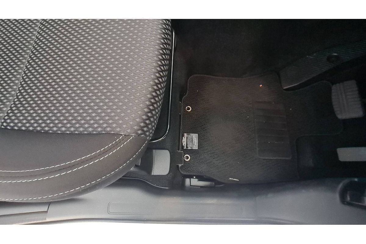 2021 Mitsubishi Outlander ES ZL