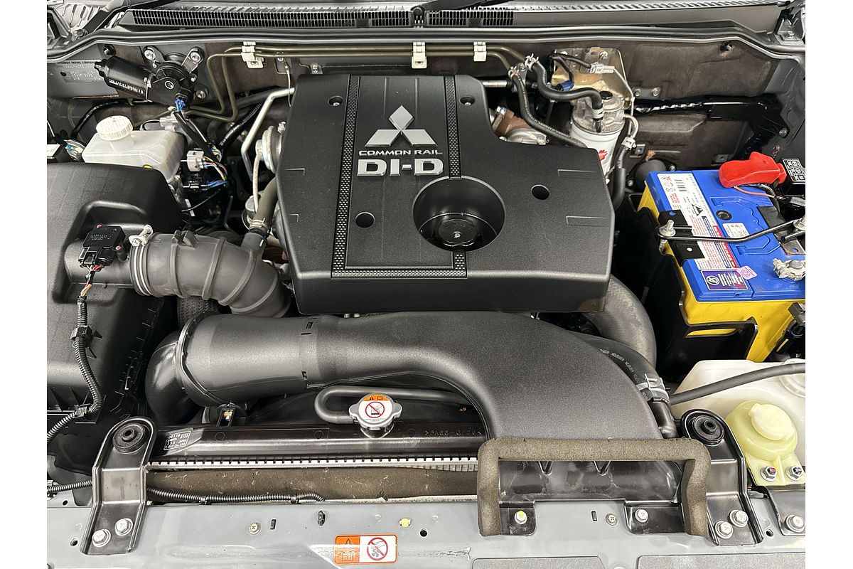 2019 Mitsubishi Pajero Exceed NX