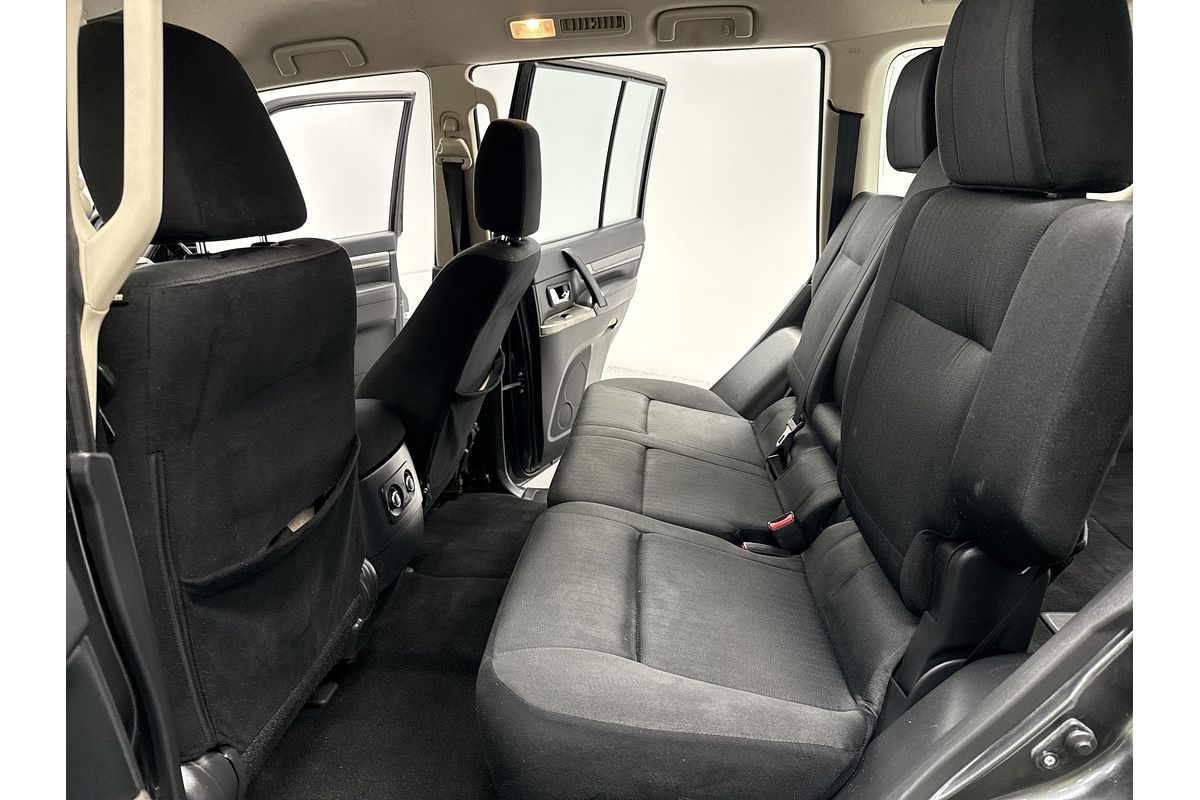 2019 Mitsubishi Pajero Exceed NX