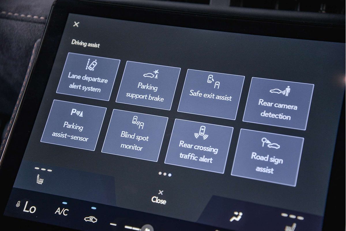 2024 Lexus LBX Sports Luxury MAYH10R