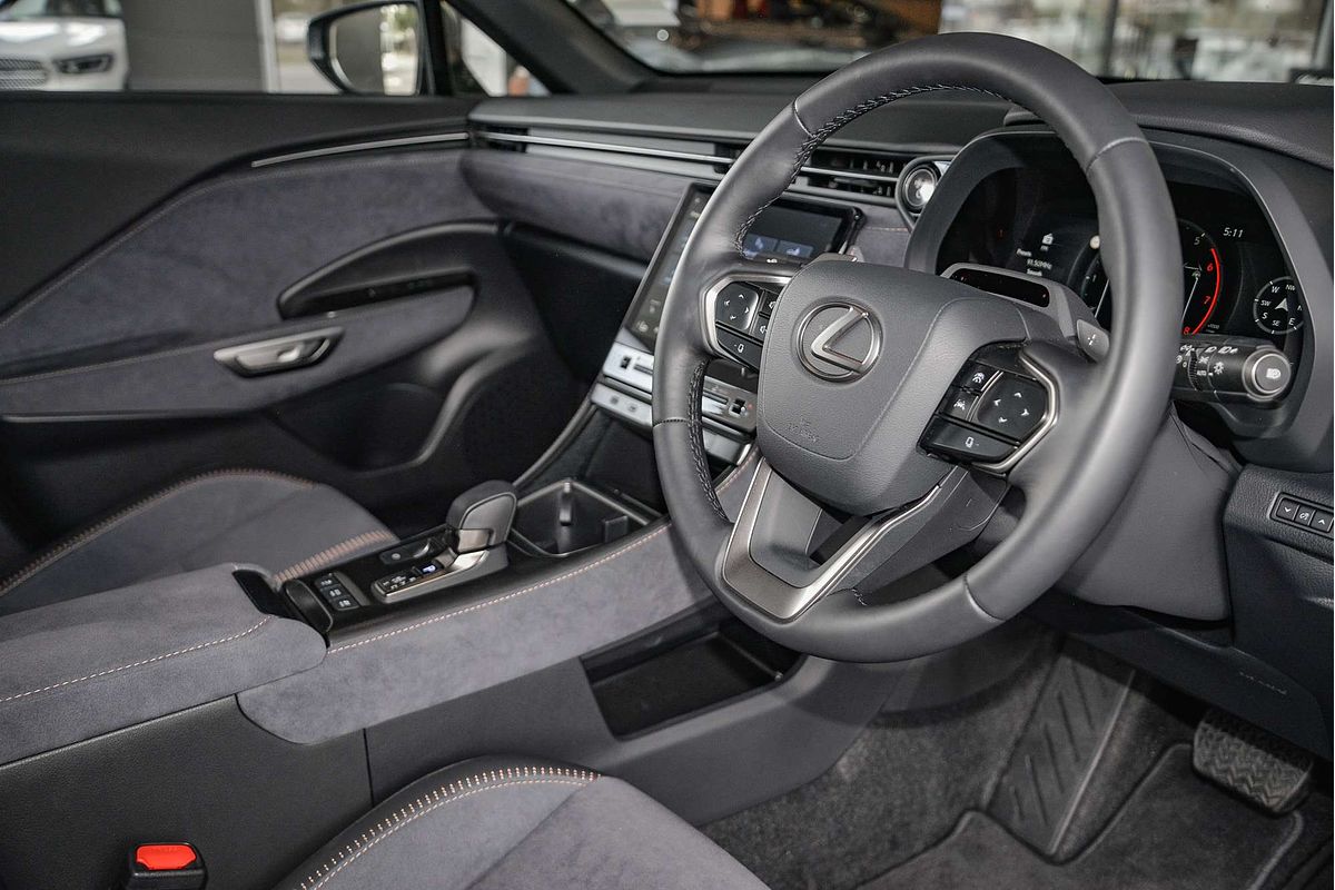 2024 Lexus LBX Sports Luxury MAYH10R