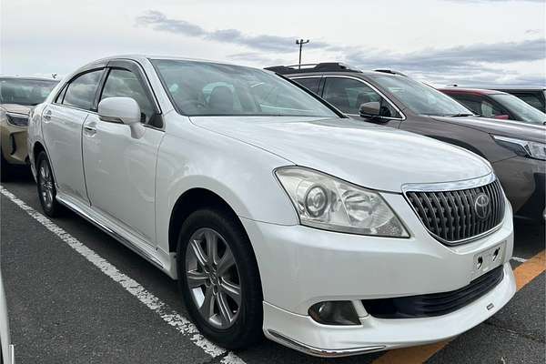2013 Toyota Crown Majesta G URS206