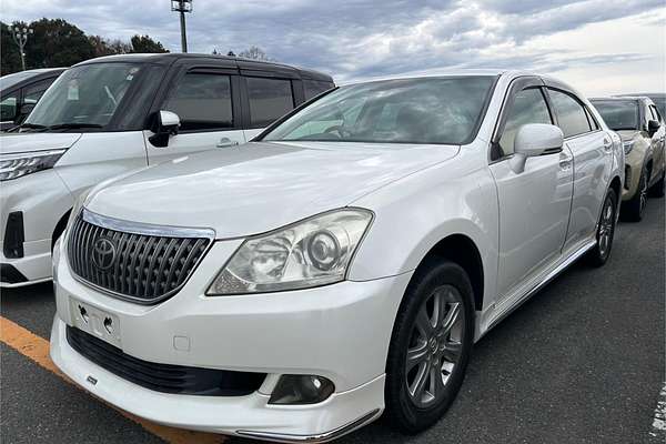 2013 Toyota Crown Majesta G URS206