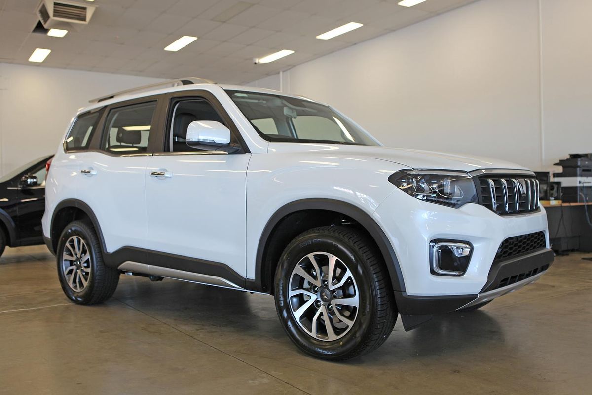 2025 Mahindra Scorpio Z8L