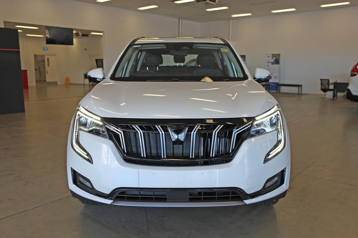 2025 Mahindra XUV700 AX7L