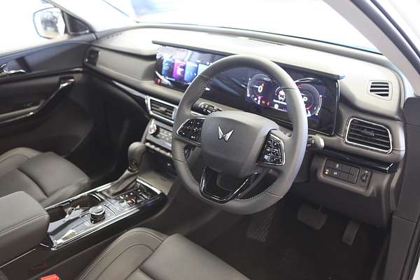 2025 Mahindra XUV700 AX7L