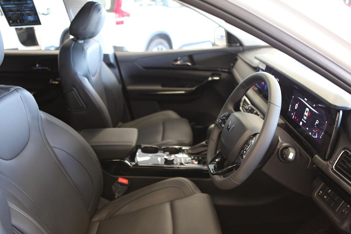 2025 Mahindra XUV700 AX7L