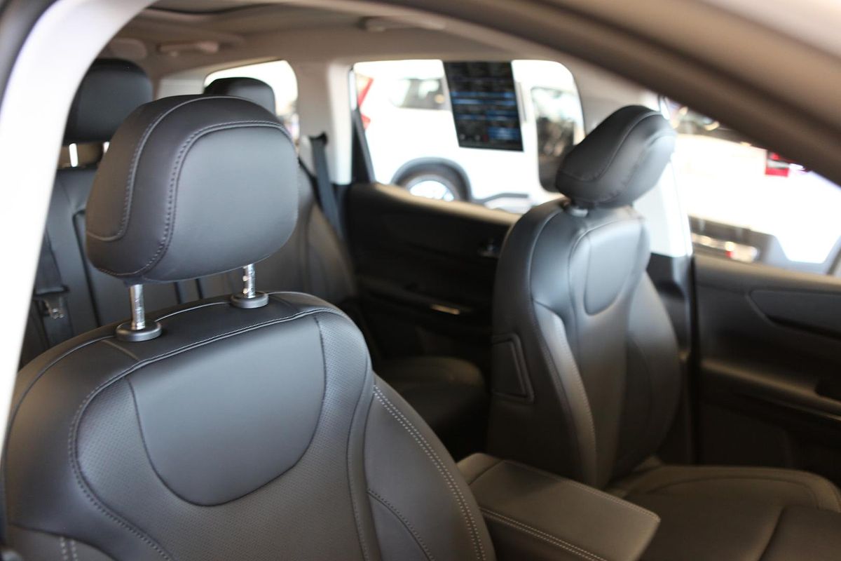 2025 Mahindra XUV700 AX7L