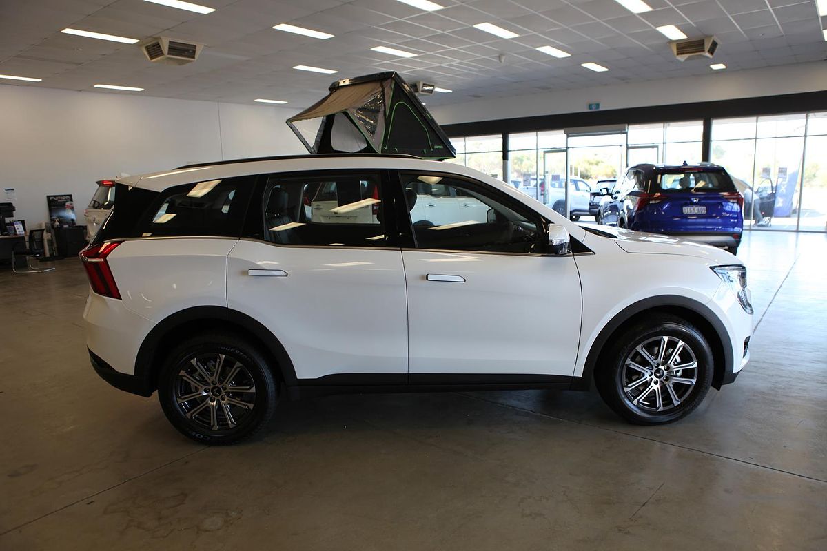 2025 Mahindra XUV700 AX7L