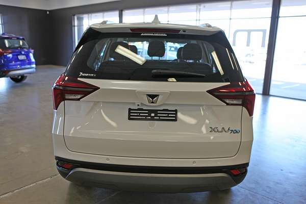 2025 Mahindra XUV700 AX7L
