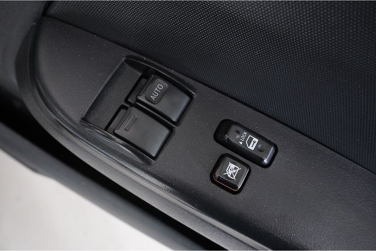 2018 Toyota Hiace Commuter KDH223R MY16