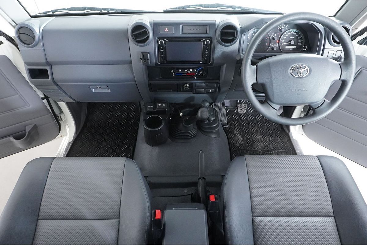 Vehicle photo 9