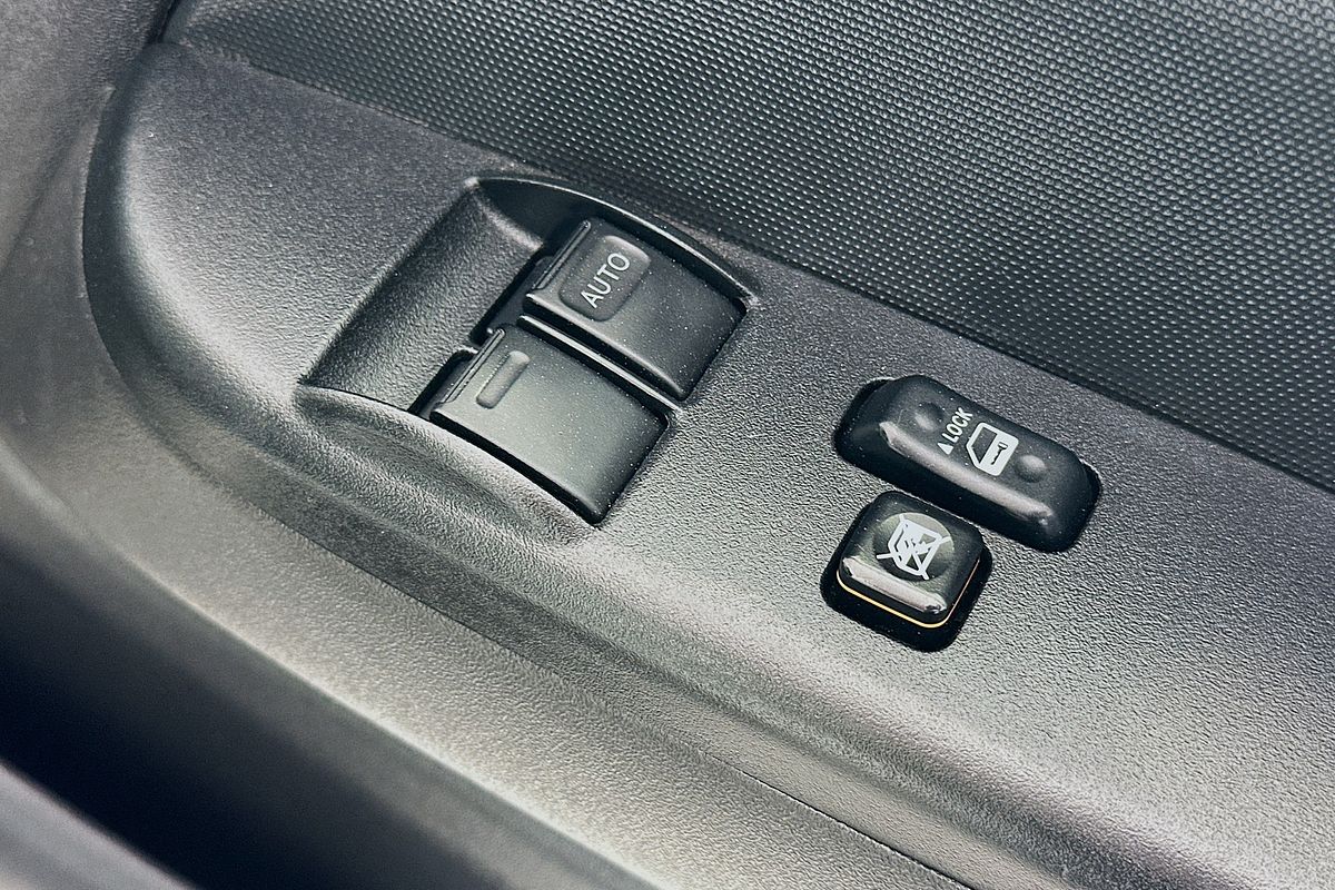 2018 Toyota Hiace Commuter KDH223R