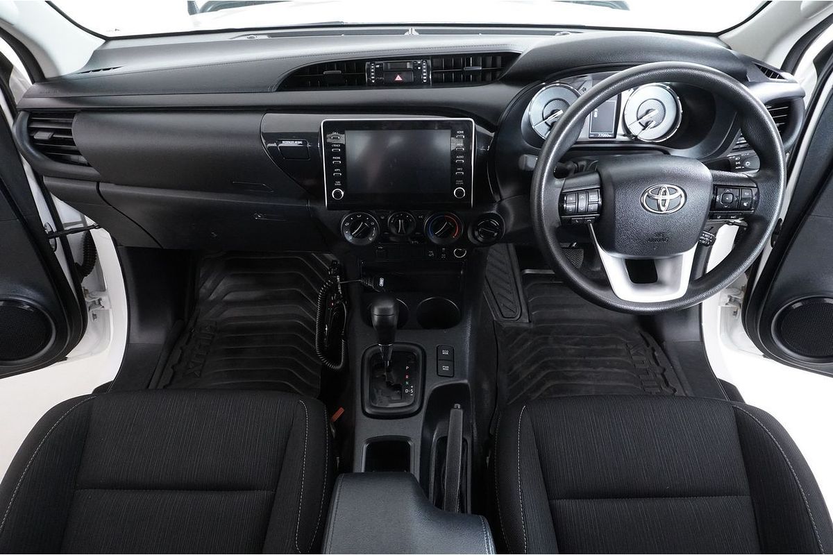 2020 Toyota HILUX SR (4x4) GUN126R FACELIFT 4X4