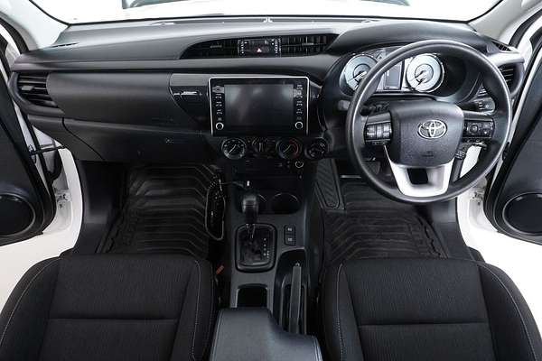 2020 Toyota HILUX SR (4x4) GUN126R FACELIFT 4X4