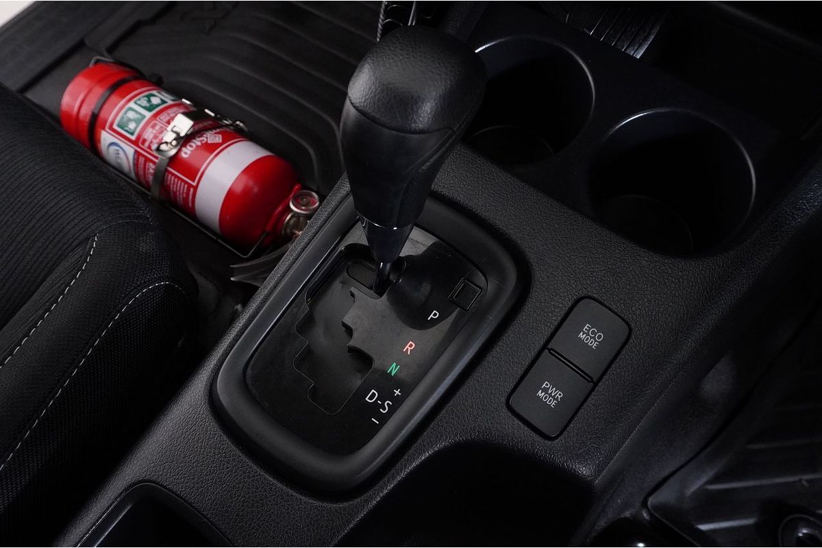 2020 Toyota HILUX SR (4x4) GUN126R FACELIFT 4X4