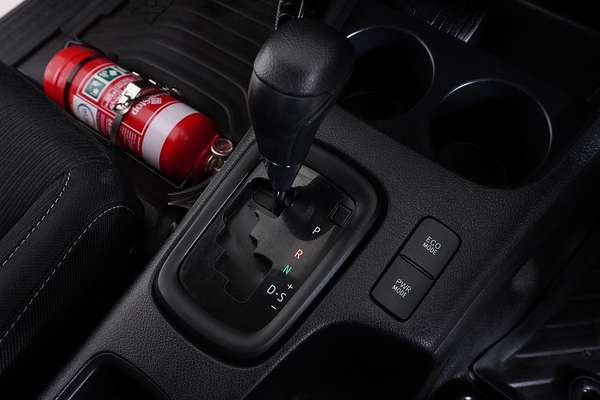 2020 Toyota HILUX SR (4x4) GUN126R FACELIFT 4X4