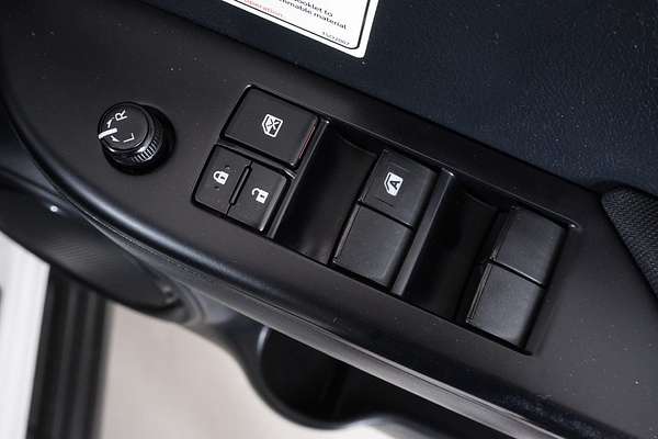 2020 Toyota HILUX SR (4x4) GUN126R FACELIFT 4X4
