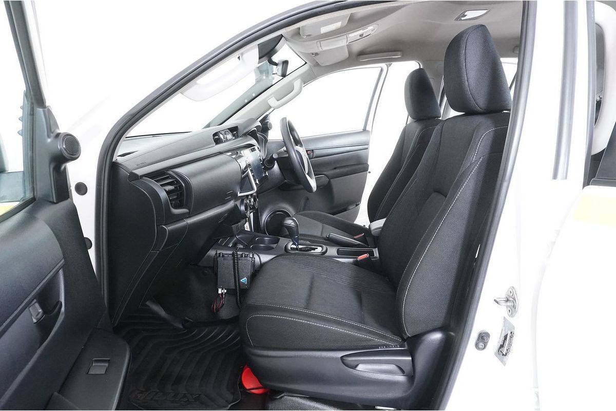 2020 Toyota HILUX SR (4x4) GUN126R FACELIFT 4X4