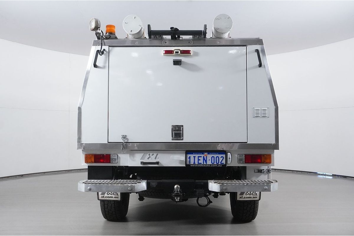 Vehicle photo 6