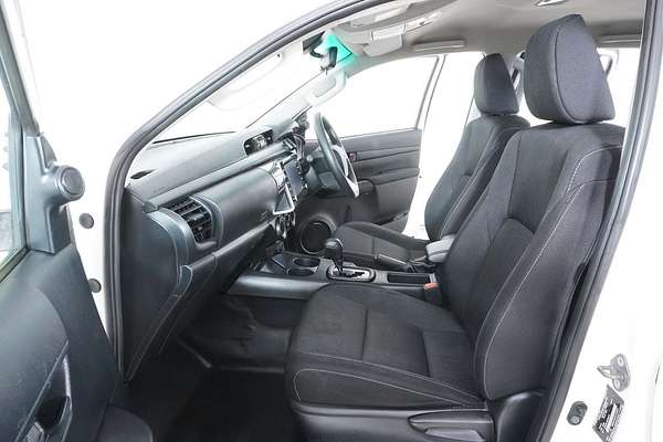 2021 Toyota HILUX SR (4x4) GUN126R FACELIFT 4X4