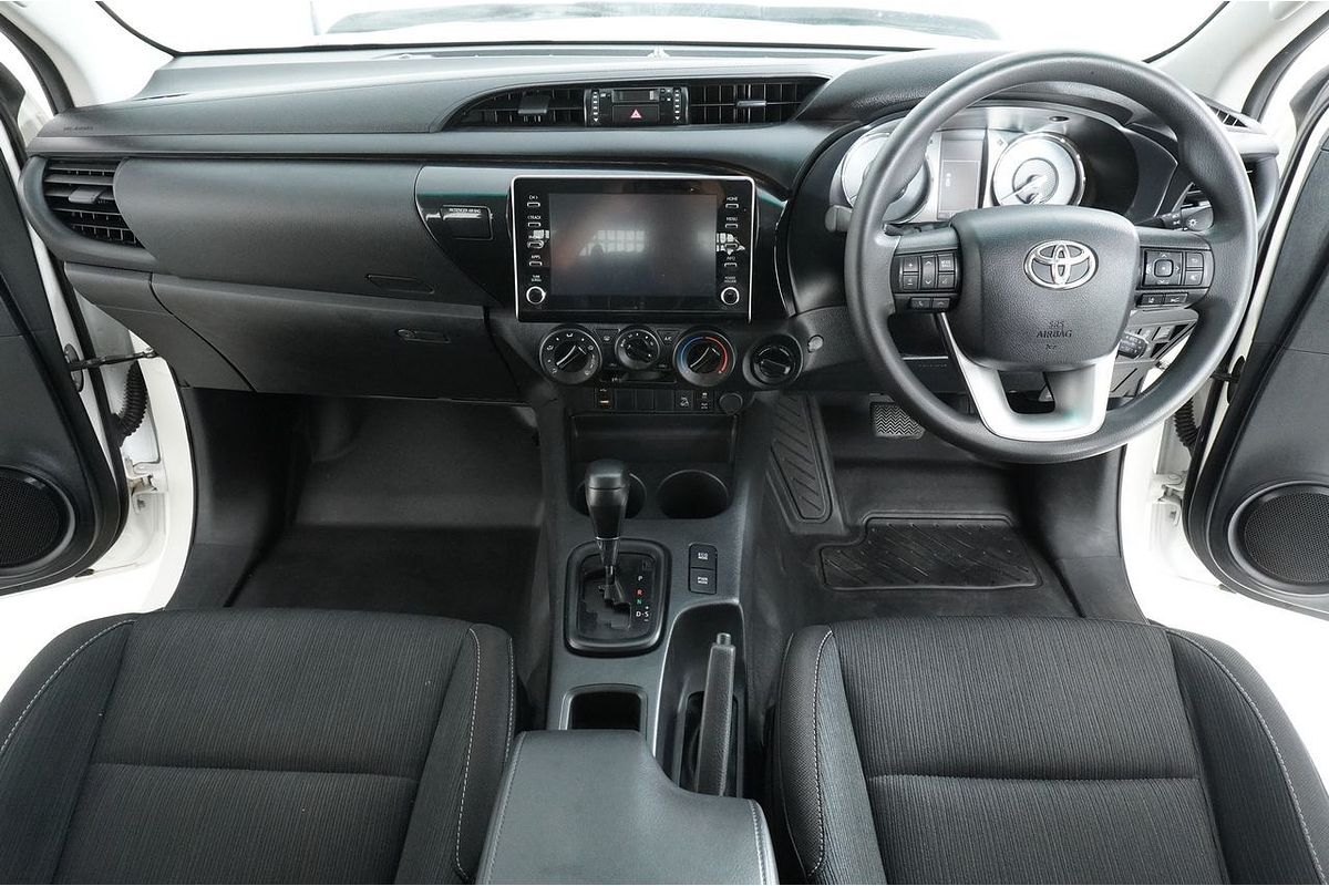 2021 Toyota HILUX SR (4x4) GUN126R FACELIFT 4X4