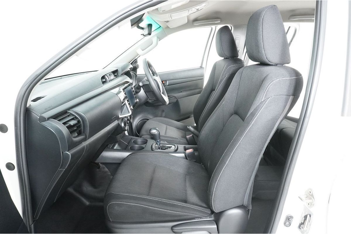 2021 Toyota HILUX SR (4x4) GUN126R FACELIFT 4X4