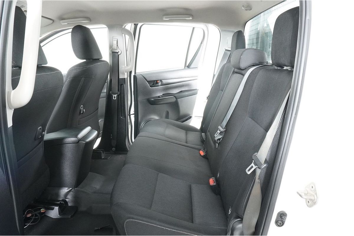 2021 Toyota HILUX SR (4x4) GUN126R FACELIFT 4X4