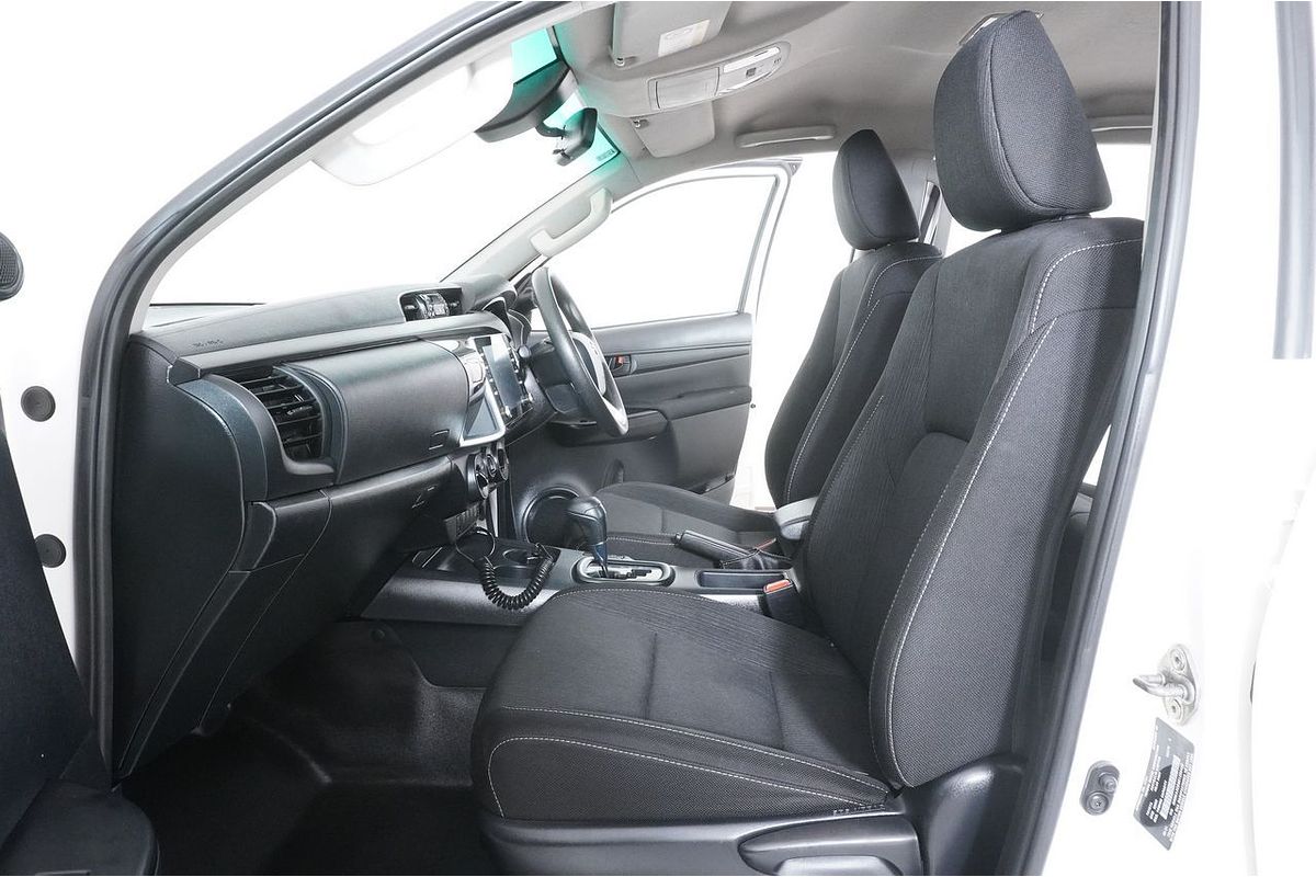 2021 Toyota HILUX SR (4x4) GUN126R FACELIFT 4X4