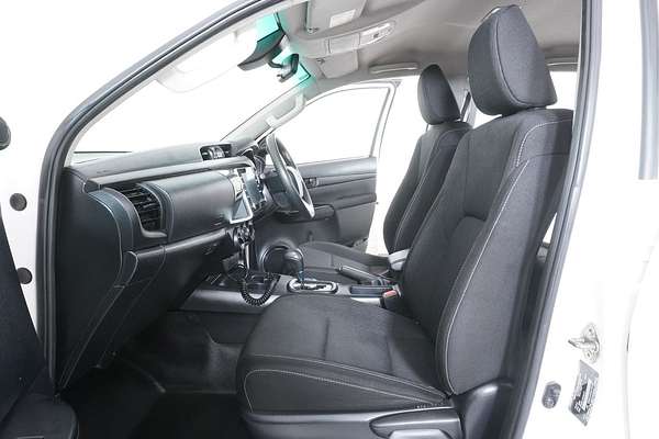 2021 Toyota HILUX SR (4x4) GUN126R FACELIFT 4X4
