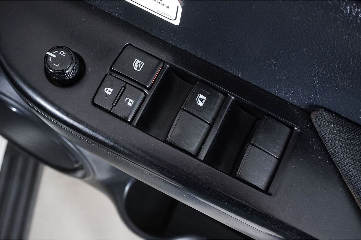2021 Toyota HILUX SR (4x4) GUN126R FACELIFT 4X4