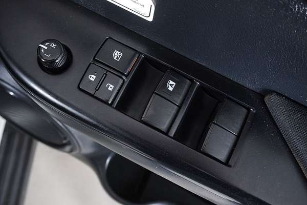 2021 Toyota HILUX SR (4x4) GUN126R FACELIFT 4X4