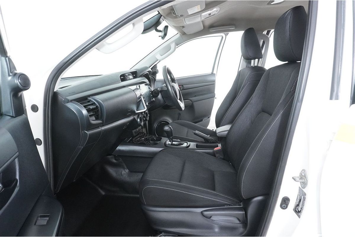 2021 Toyota HILUX SR (4x4) GUN126R FACELIFT 4X4