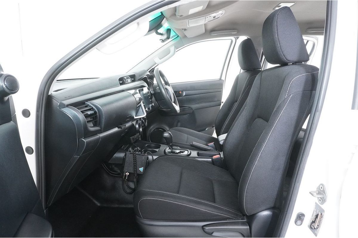 2021 Toyota HILUX SR (4x4) GUN126R FACELIFT 4X4