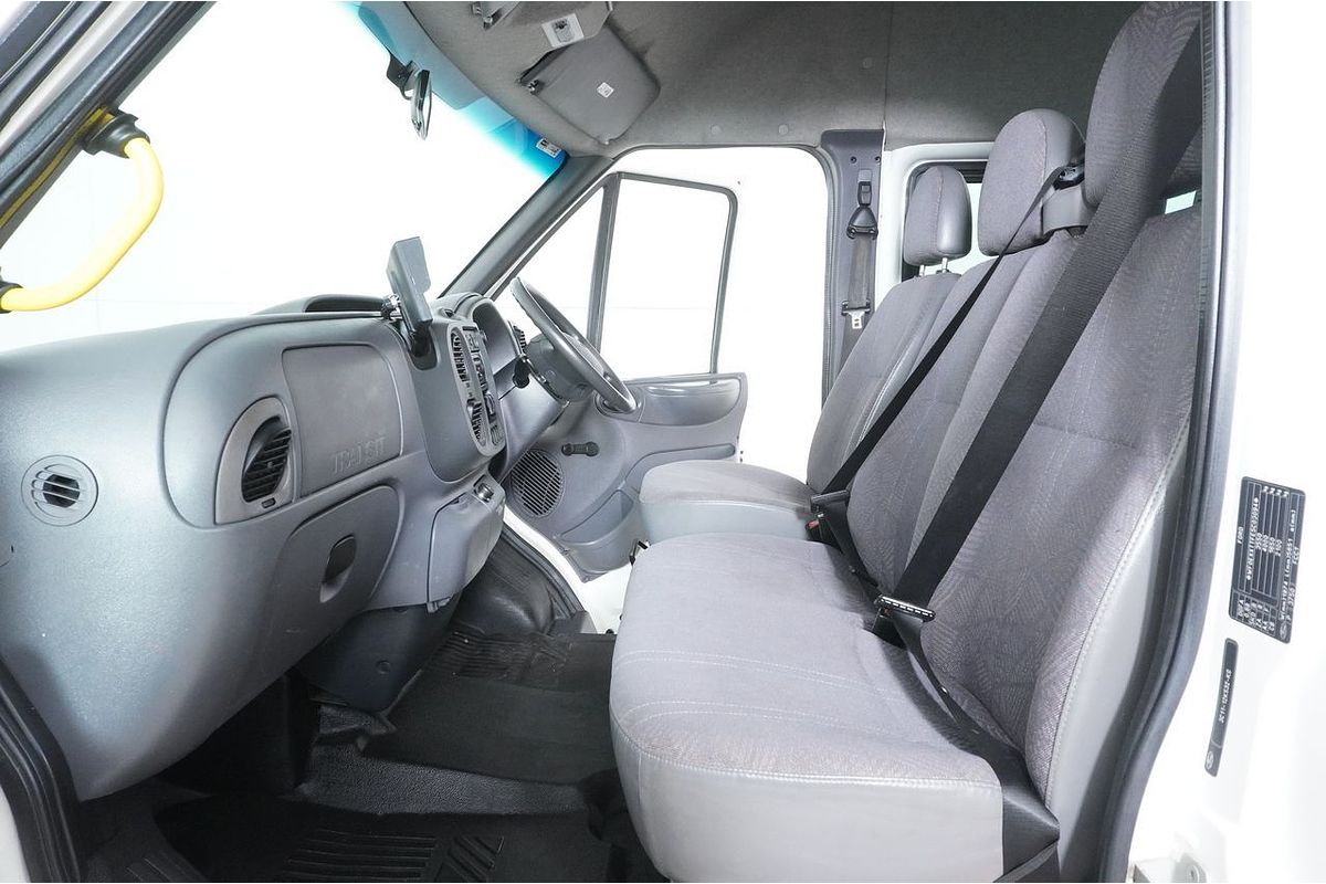 2005 Ford TRANSIT 12 SEAT VJ