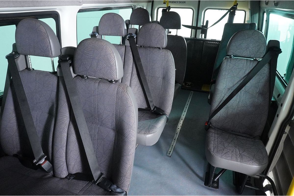2005 Ford TRANSIT 12 SEAT VJ