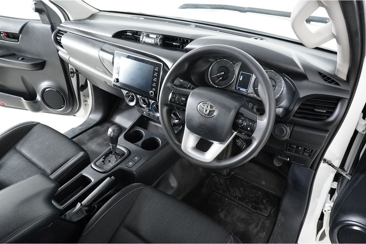 2021 Toyota HILUX SR (4x4) GUN126R FACELIFT 4X4
