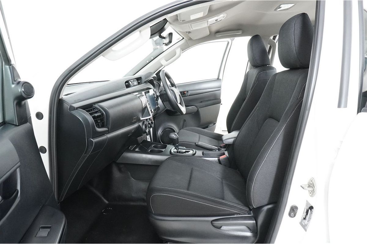 2021 Toyota HILUX SR (4x4) GUN126R FACELIFT 4X4