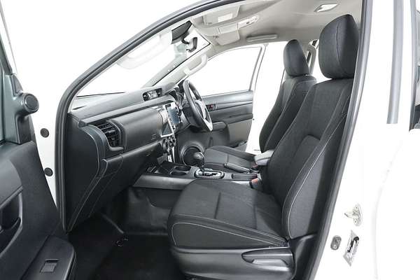 2021 Toyota HILUX SR (4x4) GUN126R FACELIFT 4X4