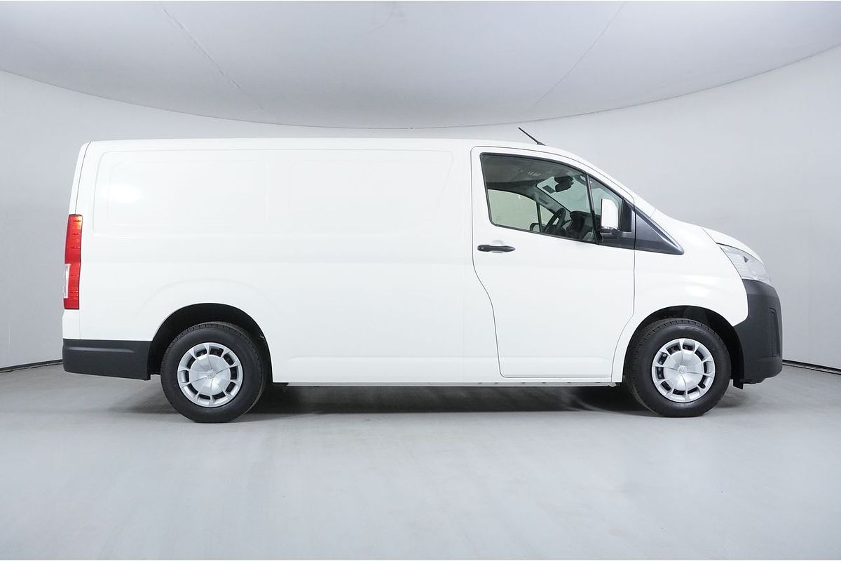 Vehicle photo 8