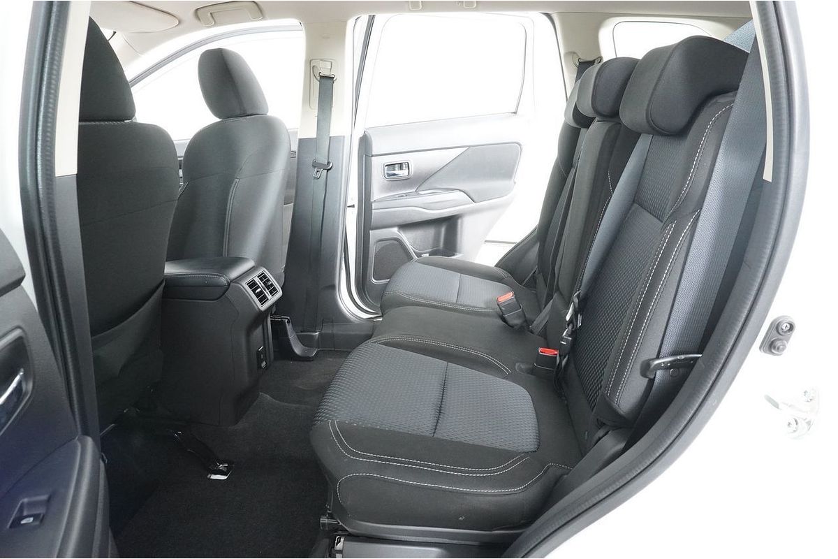 2021 Mitsubishi OUTLANDER ES 7 SEAT (2WD) ZL MY21