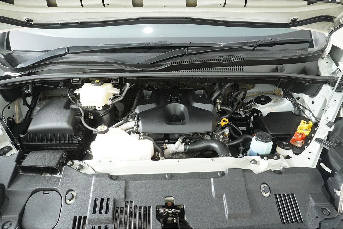 2021 Toyota HIACE SLWB COMMUTER (12 SEATS) GDH322R