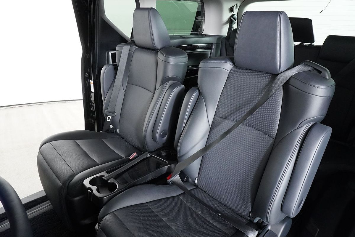 2018 Toyota Alphard SR Hybrid (AWD)