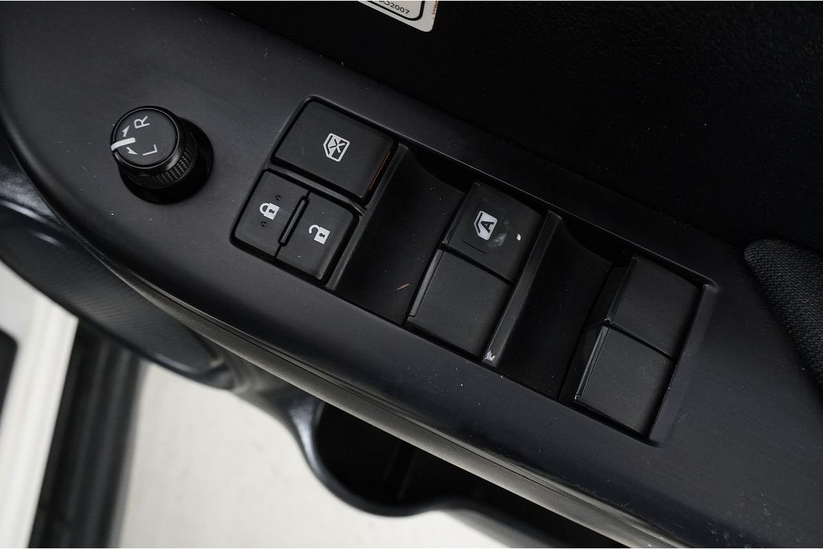 2021 Toyota HILUX SR (4x4) GUN126R FACELIFT 4X4