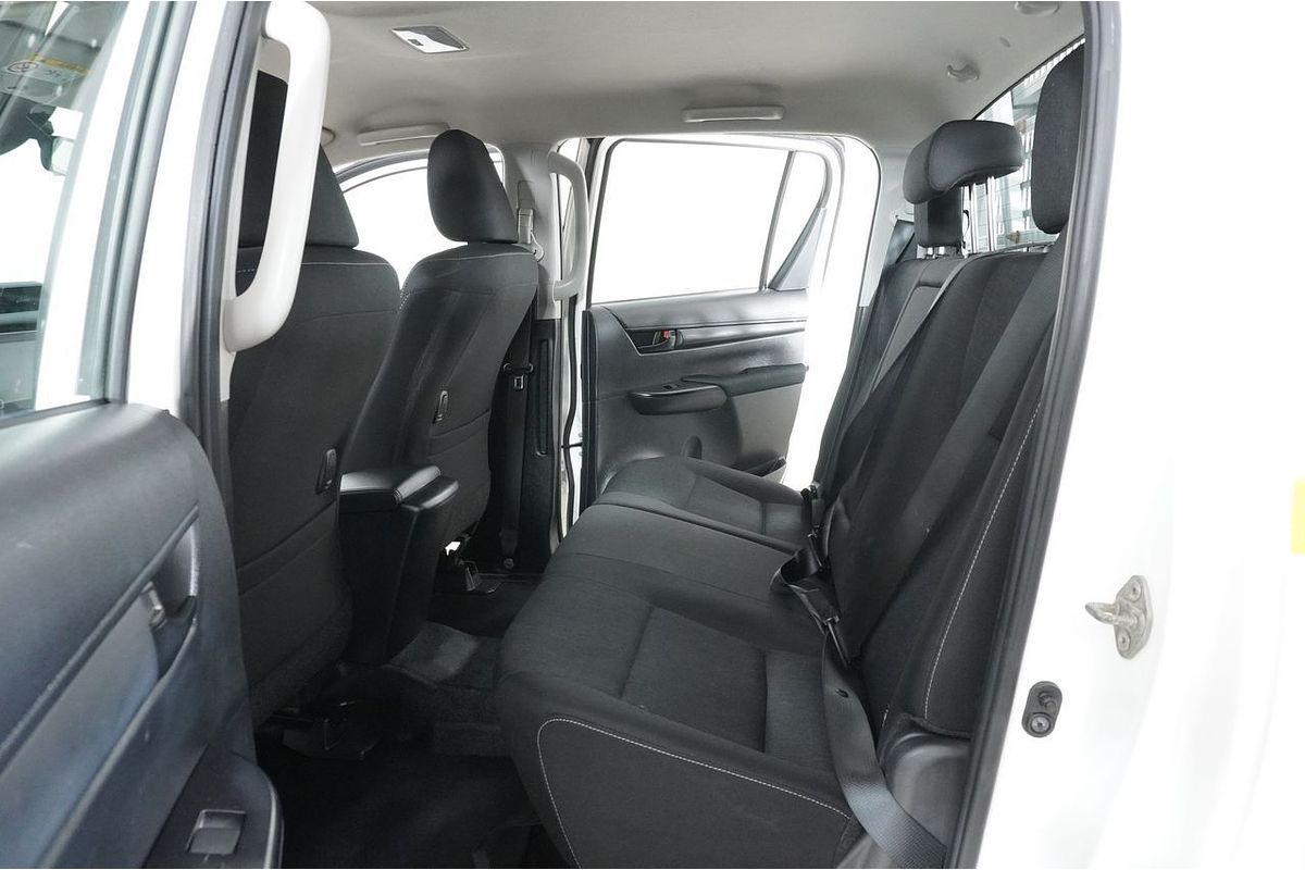 2021 Toyota HILUX SR (4x4) GUN126R FACELIFT 4X4
