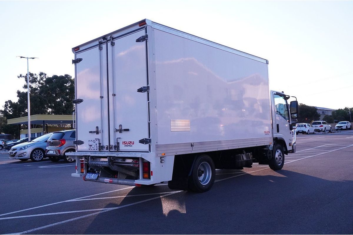 Vehicle photo 7