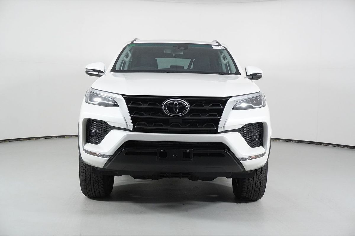 2022 Toyota FORTUNER GXL PREMIUM INTERIOR GUN156R