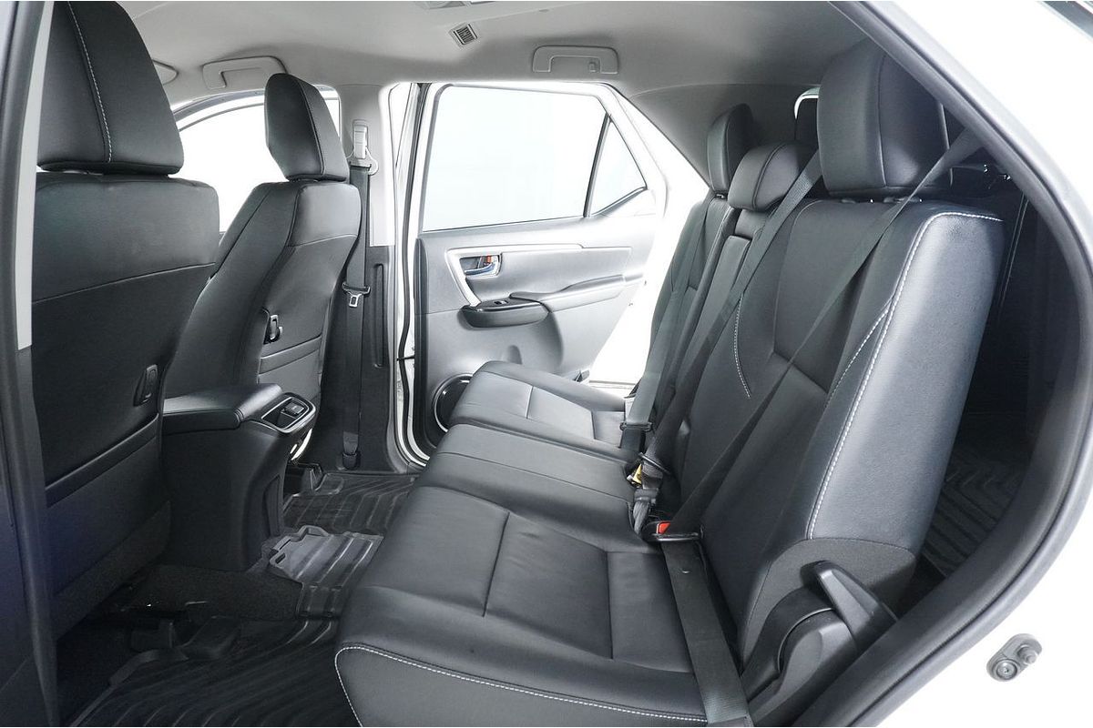 2022 Toyota FORTUNER GXL PREMIUM INTERIOR GUN156R