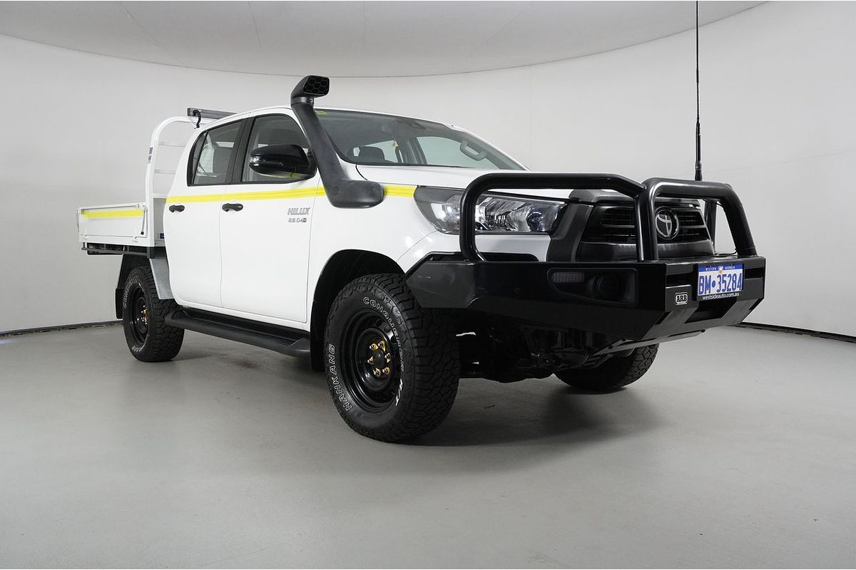 2022 Toyota HILUX SR (4x4) STEEL WHEELS