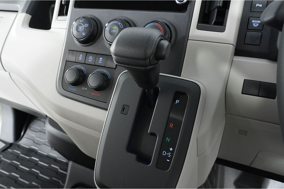 2024 Toyota Hiace SLWB COMMUTER (12 SEATS) GDH322R